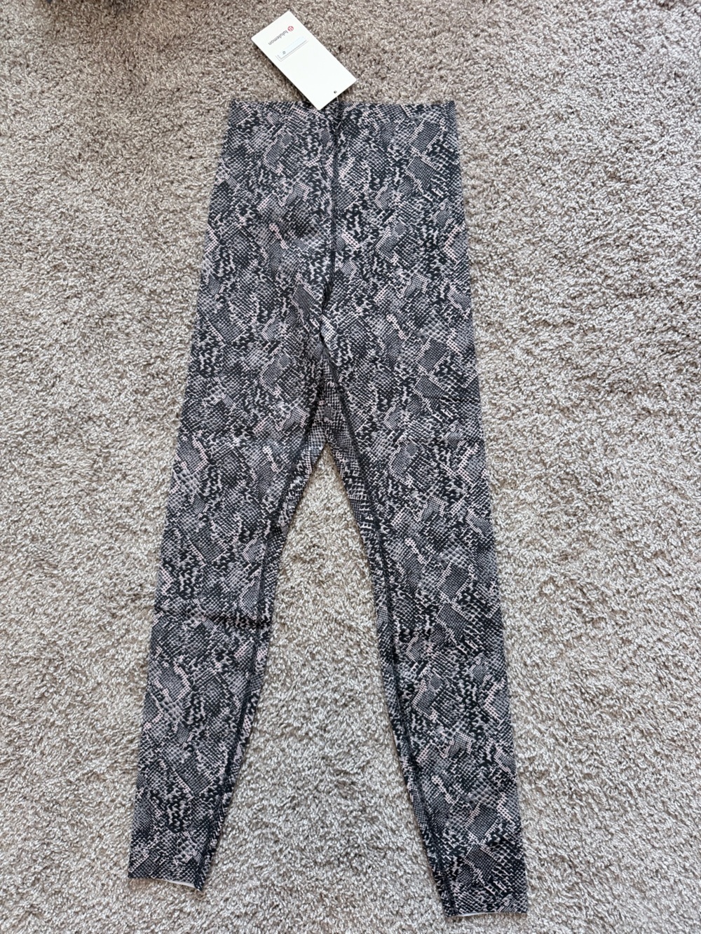 lululemon Glow Up™ Super-High-Rise Tight 28"
Snake Grey Multi size 6 NWT - Picture 9 of 12